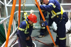 Rope access technicians working